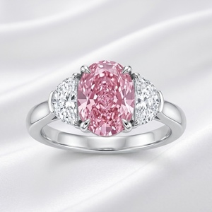 Bague de fiançailles classique LILABA ENTERPRISE pour femme en or blanc 18 carats avec diamants ovales cultivés en laboratoire et diamants demi-lune latéraux, certifiée IGI - Product Image 1