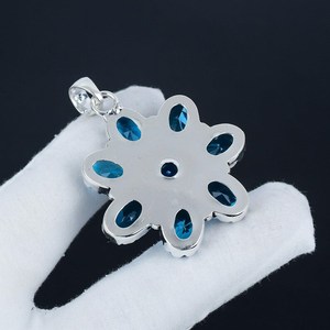 Deslumbrante colgante de Topacio Azul suizo corte ovalado plateado collar de piedras preciosas hecho a mano para mujer joyería elegante al por mayor - Product Image 3