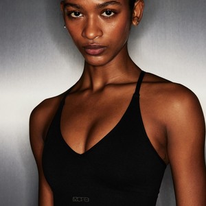 บราออกกำลังกายโยคะสำหรับผู้หญิงบราออกกำลังกายปรับแต่งได้สำหรับฟิตเนสยิมทรงพลังมีโลโก้ตามต้องการ - Product Image 4