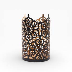 Bougeoirs en métal noir hauts avec un travail de découpe traditionnel orné et un design à bord festonné - Product Image 1