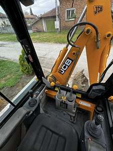 Mini-pelleteuse JCB 1CX à accès étroit 2025 |   Chargeuse sur pneus à largeur réduite |   Chargeuse-pelleteuse pour travaux urbains et aménagement paysager - Product Image 4