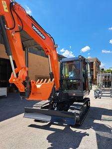 Excavadora de cadenas Doosan 2018 en excelentes condiciones, 5.5 toneladas, con motor Yanmar para construcción y movimiento de tierras - Product Image 3