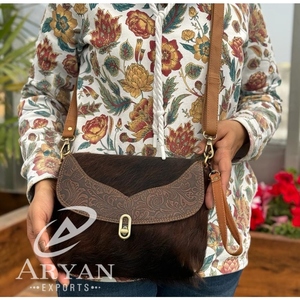 Nouvel arrivage de sac à bandoulière en cuir de vachette de style occidental pour femmes sac à bandoulière élégant et décontracté sacs à main bracelet en cuir véritable - Product Image 1