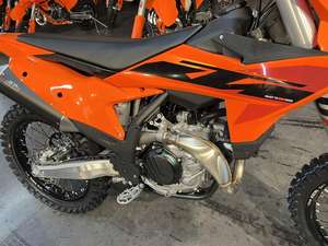 Nouvelles motos KTM 450 SXF 2025 authentiques en vente - Product Image 6
