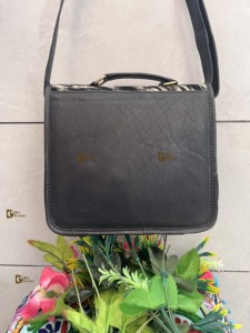 Sac à main léger en cuir de vache élégant pour femmes lettre gland décoration cheveux sur fourrure sac à main multi-usages - Product Image 3