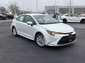 Meilleur prix 2026 pour SE FWD Sedan Automatique Essence/Essence Émissions Euro V Intérieur foncé Phares à LED Écran tactile - Product Image 6