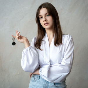 Llavero redondo pulido de shungita de 1.2 pulgadas (30 mm) - Product Image 4