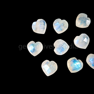 Flashy Natural Rainbow Moonstone forma de corazón tallado cuentas de piedras preciosas encantos 8mm piedra encantos tallado cuentas para la fabricación de joyas a granel - Product Image 3