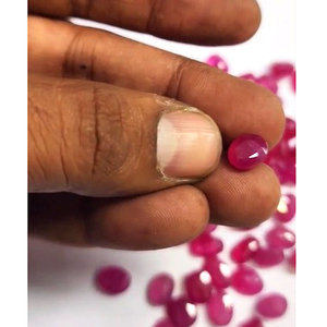 64 piezas de rubí relleno de vidrio de Bangkok de 8mm a 13mm faceta ovalada 299 Cts lote Iroc calidad de venta Manik piedras preciosas cortadas US $120 para todos - Product Image 4