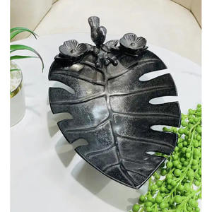 Venta al por mayor a granel de buena calidad de diseño único hecho a mano de metal ensalada servir tazón de mesa a precio asequible - Product Image 2