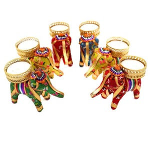 Vente en gros de cadeaux de retour indiens en vrac, porte-bougie éléphant en métal, décoration d'intérieur pour les festivals, les mariages, les fêtes de Diwali - Product Image 1