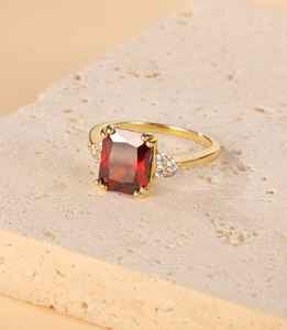 Nouvelle arrivée, bague en argent sterling 925 massif plaqué or 18 carats, grenat rouge taille émeraude, sertie à griffes, pour femmes, bijoux fins faits à la main - Product Image 3