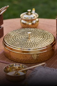 Boîte Masala en métal noir avec couvercle à poignée florale en or Organisateur traditionnel de stockage d'épices pour la cuisine et le but de cadeau - Product Image 6