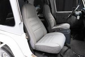Jeep Wrangler Laredo 4x4 de 1988, Usado en Buen Estado, Sin Reserva, Motor de 6 Cilindros en Línea, Tracción en las 4 Ruedas, Techo Rígido Desmontable, Sin Modificaciones - Product Image 5