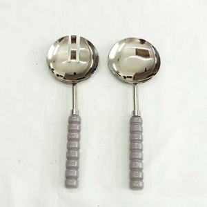 เซิร์ฟเวอร์สลัดโลหะสำหรับตกแต่งสลัดด้ามจับเซรามิกสีเทาดีไซน์ไม้ไผ่ช้อนและส้อมแบบเกาหลีออกแบบได้ตามต้องการ - Product Image 1