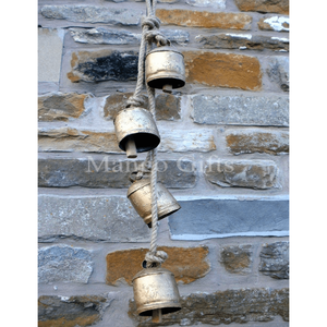 Campanas de Viento Rústicas Harmony de 4 Campanas para Jardín, Estilo Campestre en Oro Antiguo, Campanas de Vaca para Patio, Decorativas y Relajantes - Product Image 1