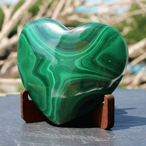 Venta al por mayor de piedras preciosas de cristal de corazón hinchado de malaquita natural Feng Shui y piedra de Reiki de armonía de estilo amor para decoración del hogar y regalos - Product Image 5