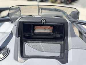 Jet ski Sea-Doo Switch Sport 2023, 2 temps, 226-300 CV, application automatique, 3 places, 4 cylindres, galvanisé, 20 km/h, 1800 cm³ - Product Image 5