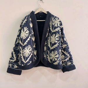 Veste en fausse fourrure Suzani en coton pour femme, manteau court d'hiver, veste bohème faite à la main - Product Image 1