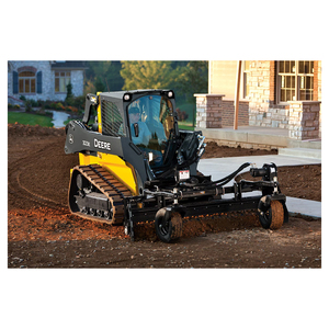 Cabine scellée John Deeree 325G, climatisation et haute visibilité pour les longues journées de travail. - Product Image 6