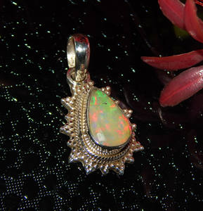 Pendentifs et breloques en argent sterling 925 opale de feu éthiopienne pierre de moissanite Design vintage des amoureux plaqué or quantité en vrac - Product Image 5