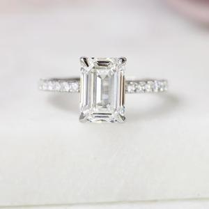 Anillo de diamante cultivado en laboratorio Esmeralda IGI Anillo de diamante creado en laboratorio de oro de 14K para boda y anillo o banda de compromiso - Product Image 1