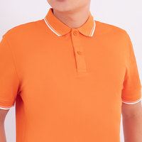 Polo personnalisé avec logo OEM, fabriqué en tissu respirant, idéal pour le merchandising de marque ou la fabrication d'uniformes pour le personnel, commandes
