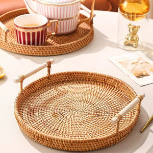 Plateaux en rotin artisanaux de longue durée pour le thé aux fruits du petit-déjeuner ou la décoration dans les maisons de style traditionnel ou bohème - Product Image 1