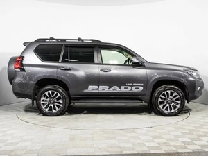 Toyota Prado SUV d'occasion 2022, essence, automatique, transmission intégrale, sièges en cuir, moteur turbo, intérieur clair/foncé - Product Image 2