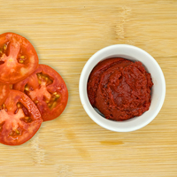 Purée de tomate concentrée évaporée filtrée 100% naturelle de haute qualité et délicieuse, 28 Brix, double polyliner, fût en acier Hunza 1