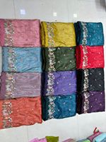 Le travail de coupe de broderie de tissu d'écrasement fait au tissu de lehenga