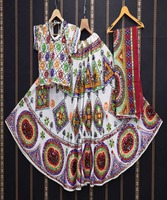 Présentant Navaratri Special Lahenga Choli avec Work & Color Prix le plus bas du marché Surta Gujart Vêtement ethnique