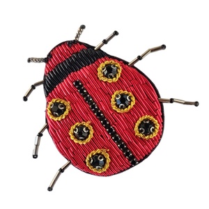 Parches de escarabajo bordados a mano de 5 cm de largo, los más vendidos, hechos a mano, en lingotes de Color rojo y negro, Kora, a la venta desde la India - Product Image 1