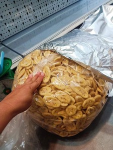 Chips de banane séchées, traitées pour une surface lisse, une texture croustillante et une apparence attrayante, pour la distribution de collations - Product Image 2