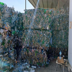 Débris de bouteilles PET recyclés en flocons transparents lavés à chaud pour fibre, en stock et disponibles au meilleur prix de gros - Product Image 1