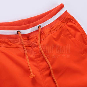 Meilleures ventes de shorts de style de rue pour hommes Offre Spéciale de shorts légers en coton coupe ample et respirant à motifs solides - Product Image 4