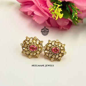 Pendientes de tuerca con elegancia floral en rubí rosa y piedras preciosas verdes, engaste de bisel en oro blanco, oro amarillo y oro rosa, certificado IGI - Product Image 4