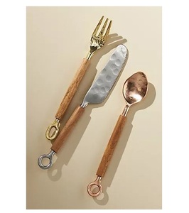 Ensemble de couverts en acier inoxydable de qualité supérieure avec poignées en bois Ensemble de couverts au design attrayant pour décor de table Ensemble de couverts - Product Image 5