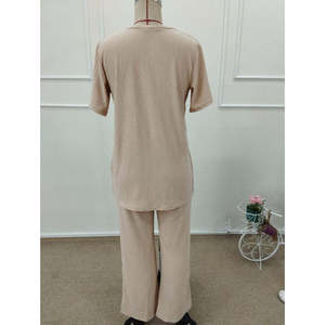 Conjunto de Dos Piezas para Mujer, Blusa de Manga Corta con Cuello Redondo y Detalle Asimétrico en Tela Arrugada y Pantalones, 35641 - Beige - Product Image 5