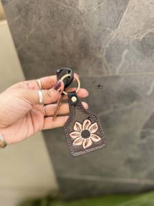 Meilleure vente porte-clés en cuir usiné sculpté à la main porte-clés en cuir de forme exotique mignon accessoires en cuir usiné porte-clés - Product Image 4