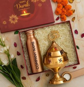 Juego de regalo de Diwali, regalo de negocios hecho a mano, luz Diya de Metal dorado antiguo con cuenco Floral, estilo comercial personalizado de dos lados de pavo real - Product Image 6