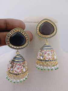 Bloom Meenakari Jhumkas ensemble de boucles d'oreilles fleurs peintes à la main Collection unique de boucles d'oreilles faites à la main par des artisans - Product Image 6