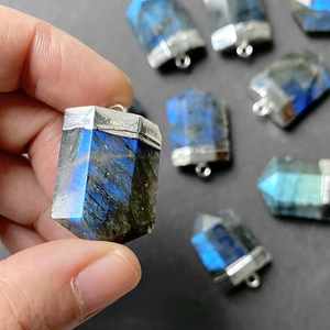 Collier pendentif en pierre de labradorite polie de style vintage Cadeau de bijoux en cristal plaqué or ou argent - Product Image 3