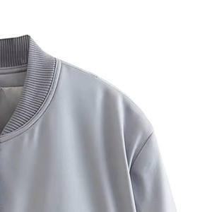 เสื้อแจ็กเก็ตเบสบอลผู้หญิงมาใหม่ฤดูใบไม้ผลิฤดูใบไม้ร่วงเสื้อกันลมลำลองคอตั้งดีไซน์กระดุมกระเป๋าใหญ่ระบายอากาศได้ดีผ้าไหมสั้น - Product Image 4