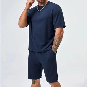 เสื้อยืดแขนสั้นลายทางด้านข้างแบบกำหนดเองสำหรับผู้ชาย OEM และกางเกงขาสั้นเข้าชุดคู่ ชุดลำลองฤดูร้อนคุณภาพสูง - Product Image 2