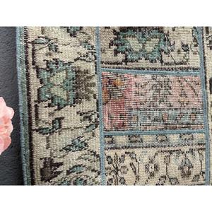 Alfombra Turca Vintage de 2.2x5.9 pies, Alfombra de Pasillo, Alfombra de Lana con Bordes Azules y Marrones - Product Image 4