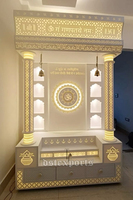 Mandir royal élégant en teck avec rangement, armoire de prière de luxe, base de style traditionnel hindou pour la décoration intérieure