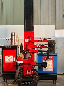 <span class=keywords><strong>Machine</strong></span> de changement de pneus verticale haute performance pour roues lourdes - Product Image 4