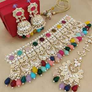 Collar de Gargantilla Kundan tradicional indio Premium con pendientes Jhumki y Maang Tikka Ideal para ocasiones festivas - Product Image 4