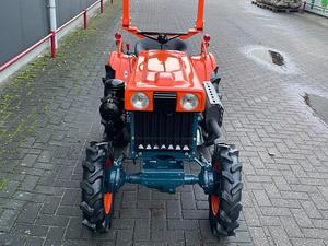 Proveedor Global de Tractores Compactos Diésel Kubota B700, Equipo Agrícola para Agricultura, Jardinería, Huertos y Trabajos de Jardín - Product Image 3